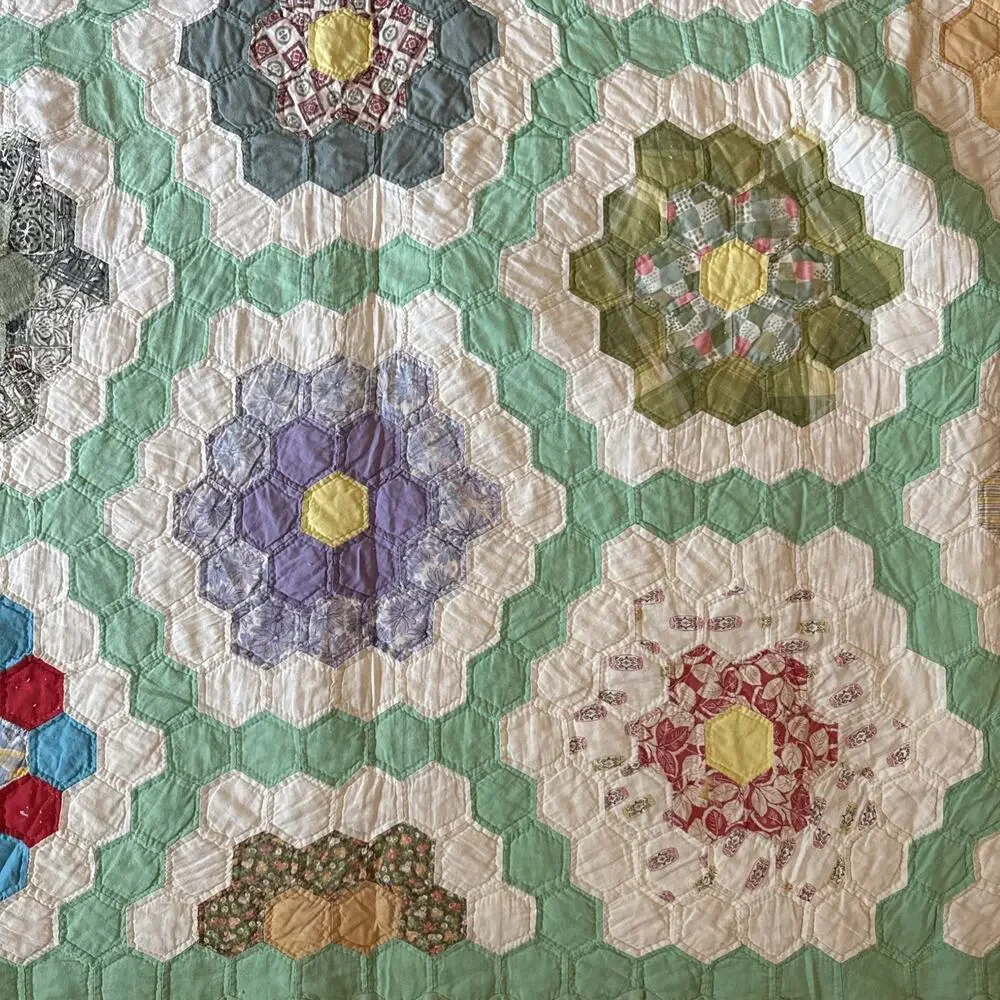 Vintage Beautiful Grandma's Flower Garden Quilt Feed Sack Fabrics 95 By 77”